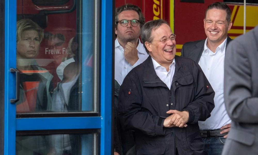 Γερμανία: Νέα «συγγνώμη» από τον Λάσετ που… γελούσε όσο μιλούσαν για τους νεκρούς